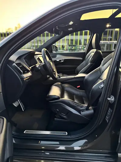 Volvo XC90 T8 R-Design — SUV 7 places hybride rechargeable, 88 000 km — Miniatura 7