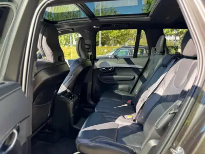 Volvo XC90 T8 R-Design — SUV 7 places hybride rechargeable, 88 000 km — Miniatura 10