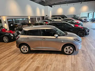 Suzuki Swift 1.2 Hybrid 4x4 — Citadine polyvalente avec rouage intégral et caméra de recul — Miniatur 8