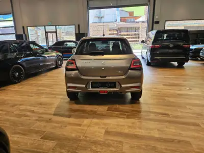 Suzuki Swift 1.2 Hybrid 4x4 — Citadine polyvalente avec rouage intégral et caméra de recul — Miniatur 11