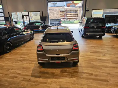 Suzuki Swift 1.2 Hybrid 4x4 — Citadine polyvalente avec rouage intégral et caméra de recul — Miniatur 12