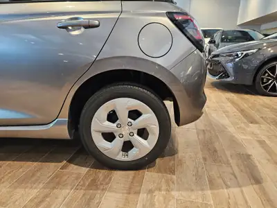 Suzuki Swift 1.2 Hybrid 4x4 — Citadine polyvalente avec rouage intégral et caméra de recul — Miniatur 17