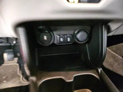 Suzuki Swift 1.2 Hybrid 4x4 — Citadine polyvalente avec rouage intégral et caméra de recul — Miniatur 27