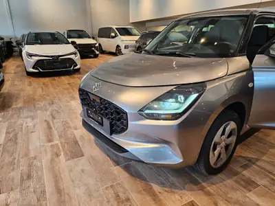 Suzuki Swift 1.2 Hybrid 4x4 — Citadine polyvalente avec rouage intégral et caméra de recul — Miniatur 28