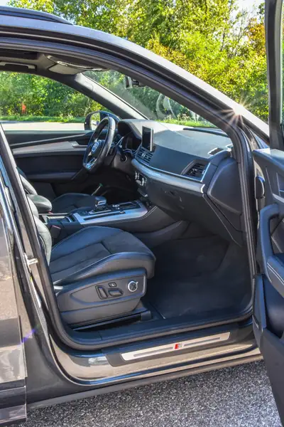 Audi Q5 40 TDI quattro S-Line Black Edition — SUV premium diesel, expertisé et garanti — detail