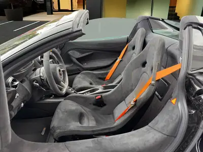 McLaren 765 LT Spider — Hypercar décapotable, 765 ch, édition limitée 1/765 — Miniature 11