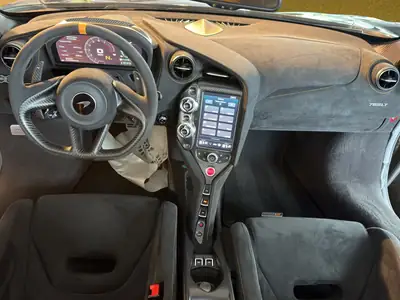 McLaren 765 LT Spider — Hypercar décapotable, 765 ch, édition limitée 1/765 — Miniature 14