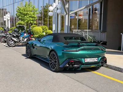Aston Martin V8 Vantage 4.0 Bi-Turbo F1 — Roadster haute performance, 16 000 km seulement — side view