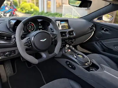 Aston Martin V8 Vantage 4.0 Bi-Turbo F1 — Roadster haute performance, 16 000 km seulement — Thumbnail 12