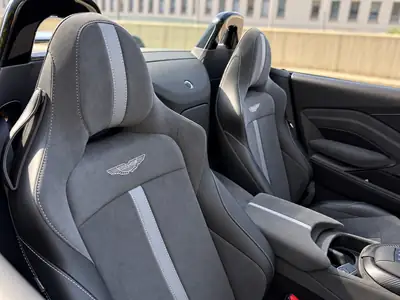 Aston Martin V8 Vantage 4.0 Bi-Turbo F1 — Roadster haute performance, 16 000 km seulement — Thumbnail 11