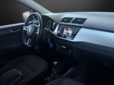 Skoda Fabia 1.2 TSI Swiss Edition — Citadine fiable, entretien récent et garantie incluse — Miniatura 10