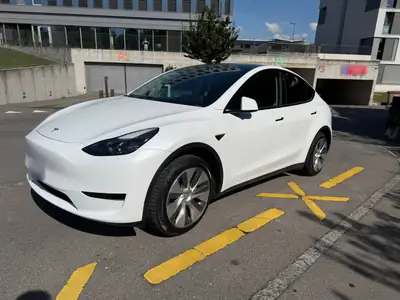 Tesla Model Y Basis 2023 — SUV électrique performant, 76 800 km, autonomie maximale — vista esterna