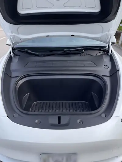 Tesla Model Y Basis 2023 — SUV électrique performant, 76 800 km, autonomie maximale — Miniatura 7