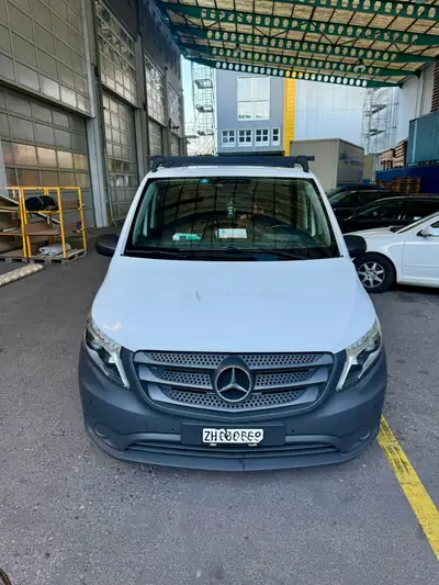 Mercedes-Benz Vito 2.2 CDI BlueT — Fourgon utilitaire fiable, 220'000 km, sans sinistre — vue extérieure