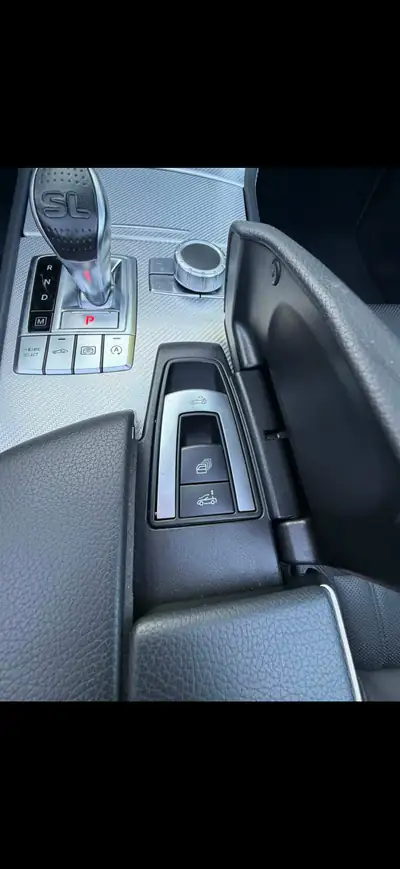 Mercedes-Benz SL 400 V6 — Cabriolet élégant, 367 ch et 158'000 km — detail