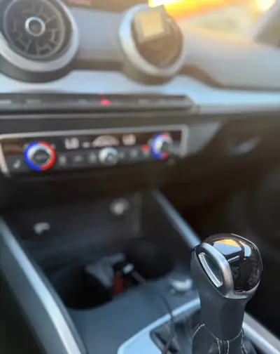 Audi Q2 1.5 TFSI S Line — Élégance urbaine et dynamisme assuré, 96'000 km — Miniature 8