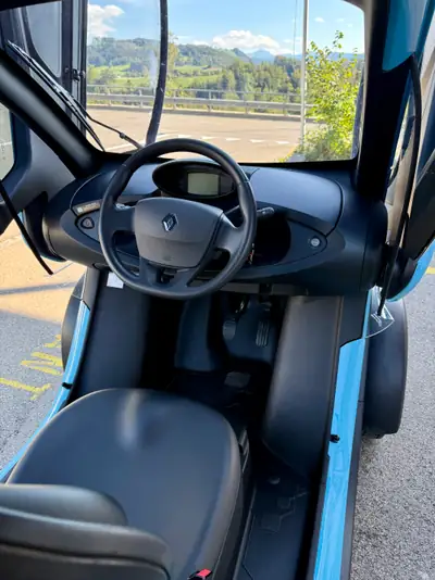 Renault Twizy Z.E. FP Sport Edition — Citadine électrique compacte et ludique — intérieur