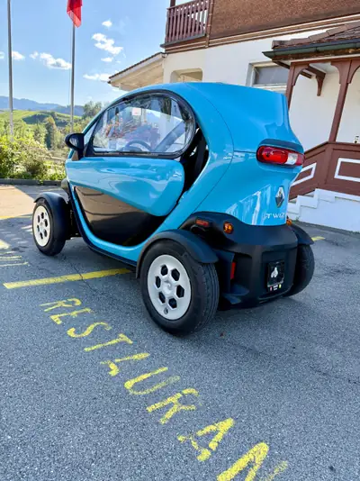 Renault Twizy Z.E. FP Sport Edition — Citadine électrique compacte et ludique — Miniature 7
