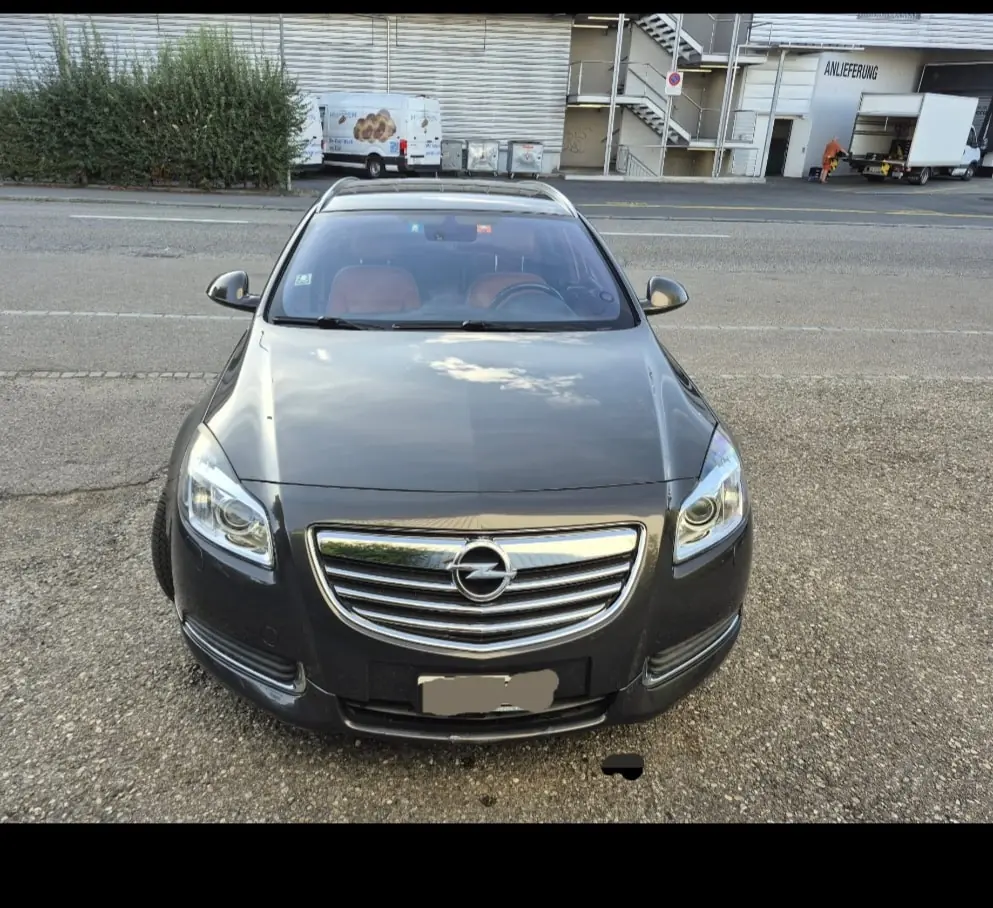 Opel Insignia 2.0 T 4x4 Cosmo — Break spacieux, transmission automatique et traction intégrale
