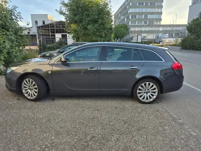 Opel Insignia 2.0 T 4x4 Cosmo — Break spacieux, transmission automatique et traction intégrale — arrière