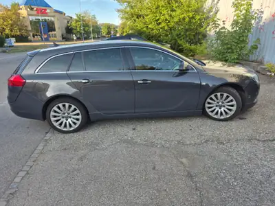 Opel Insignia 2.0 T 4x4 Cosmo — Break spacieux, transmission automatique et traction intégrale — détail
