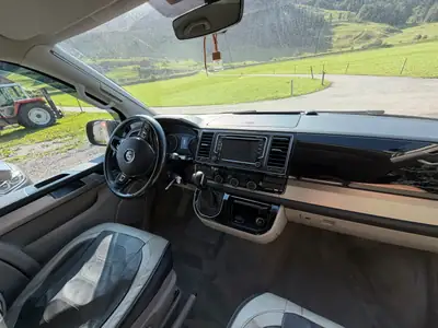VW T6 2.0 TDI 204 Ocean — Camping-car autonome avec panneaux solaires et batteries neuves — rear view