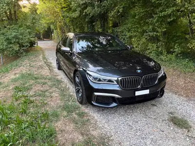 BMW M760Li xDrive SAG — V12 Bi-Turbo 609 ch, berline de prestige sans compromis — vista esterna