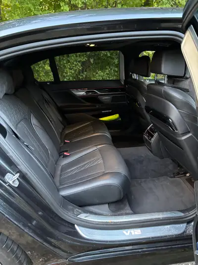 BMW M760Li xDrive SAG — V12 Bi-Turbo 609 ch, berline de prestige sans compromis — cruscotto