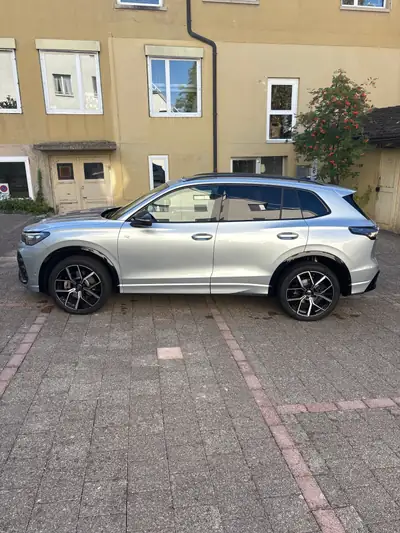 VW Tiguan 2.0 TDI R-Line 4motion — SUV diesel performant, 23'000 km seulement — side view