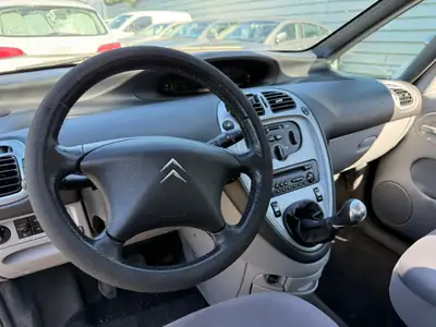 Citroën Xsara Picasso 1.6i — Monospace familial climatisé, sans accident — Miniatura 9