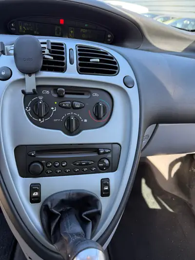 Citroën Xsara Picasso 1.6i — Monospace familial climatisé, sans accident — Miniatura 10