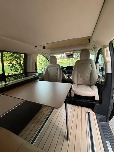 Mercedes-Benz Marco Polo V250d — Luxe-Campervan avec cuisine intégrée et toit relevable — Miniature 7