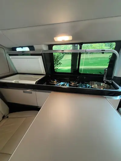 Mercedes-Benz Marco Polo V250d — Luxe-Campervan avec cuisine intégrée et toit relevable — Miniature 8