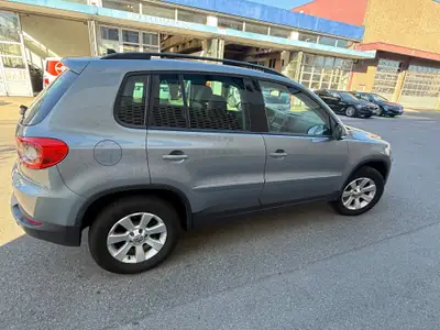 VW Tiguan 2.0 TSI 200 Track & Field — SUV polyvalent, 68'000 km seulement — fianco