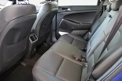 Hyundai Tucson 2.0 CRDI Mild Hybrid 4WD — SUV robuste, motorisation efficace, très peu kilométré — Miniatura 10