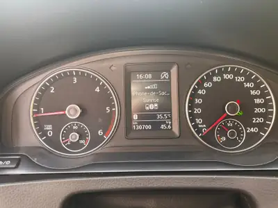 VW T5 Caravelle 2.0 TDI 140 — Van aménageable 7 places, économique et fiable — Innenraum