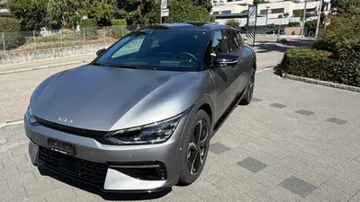 Kia EV6 77 kWh GT-Line 4x4 — SUV électrique haute performance, 4 roues motrices — fianco
