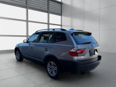 BMW X3 2.5i — SUV robuste et spacieux, moteur performant, tous terrains — vista posteriore