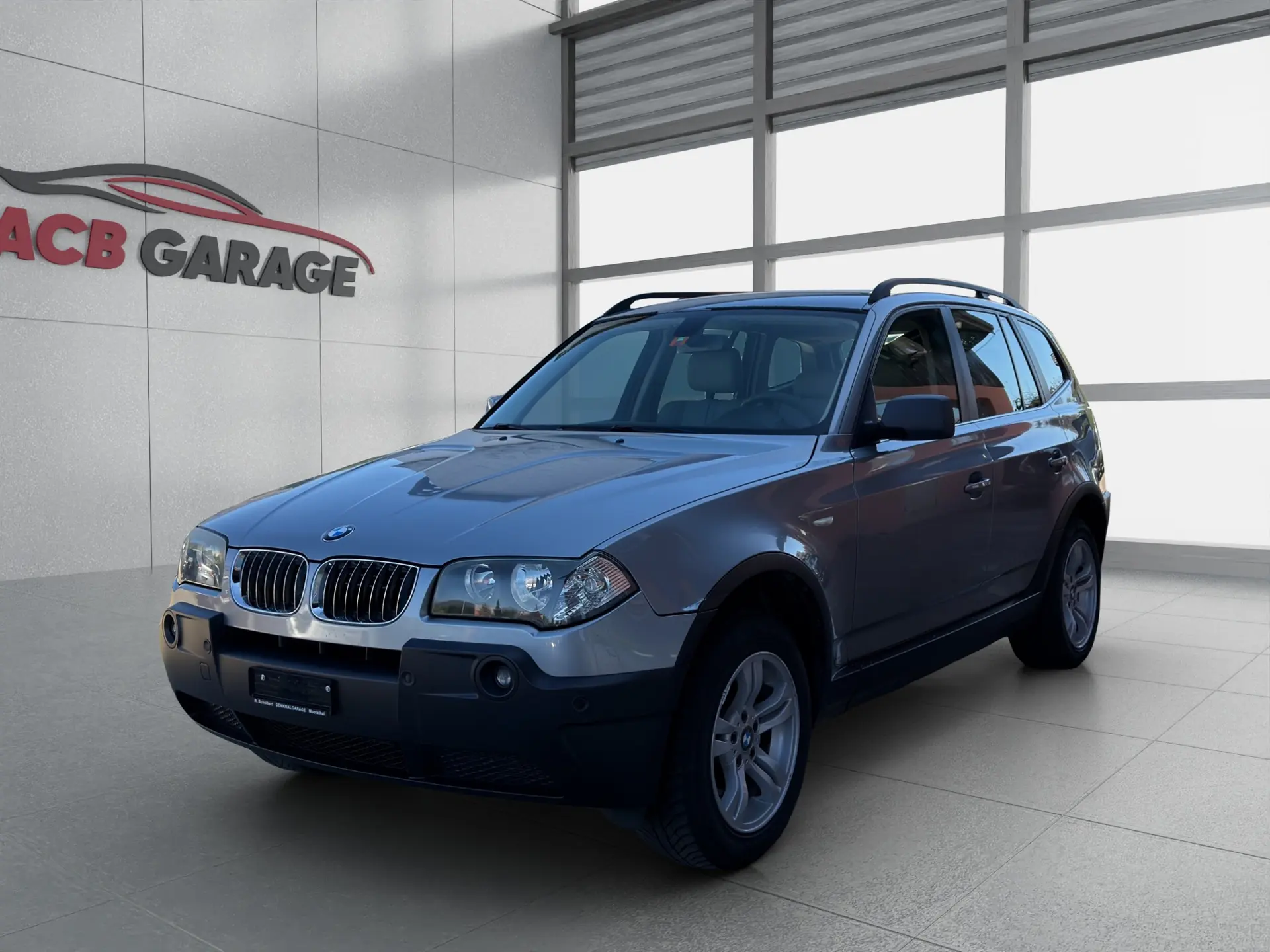 BMW X3 2.5i — SUV robuste et spacieux, moteur performant, tous terrains — vista esterna