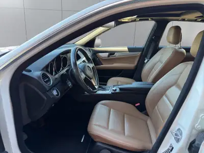 Mercedes-Benz Classe C 200 Avantgarde — Break élégant, entretien impeccable, sans sinistre — Miniatur 9