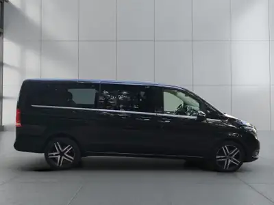 Mercedes-Benz V 250 d Extralang 4Matic — Monospace familial 8 places, diesel performant — vista posteriore