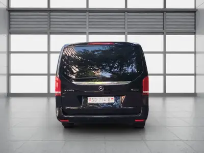 Mercedes-Benz V 250 d Extralang 4Matic — Monospace familial 8 places, diesel performant — cruscotto