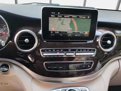 Mercedes-Benz V 250 d Extralang 4Matic — Monospace familial 8 places, diesel performant — Miniatura 10