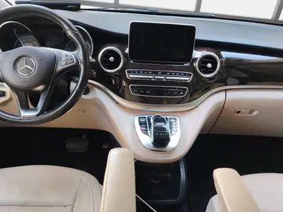 Mercedes-Benz V 250 d Extralang 4Matic — Monospace familial 8 places, diesel performant — Miniatura 12