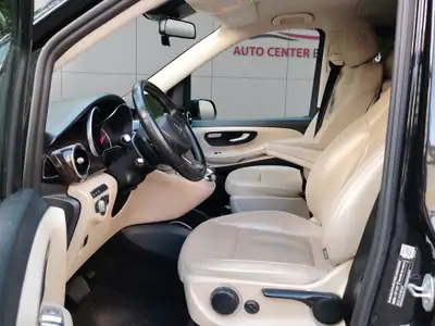 Mercedes-Benz V 250 d Extralang 4Matic — Monospace familial 8 places, diesel performant — Miniatura 14
