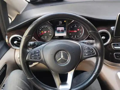 Mercedes-Benz V 250 d Extralang 4Matic — Monospace familial 8 places, diesel performant — Miniatura 15