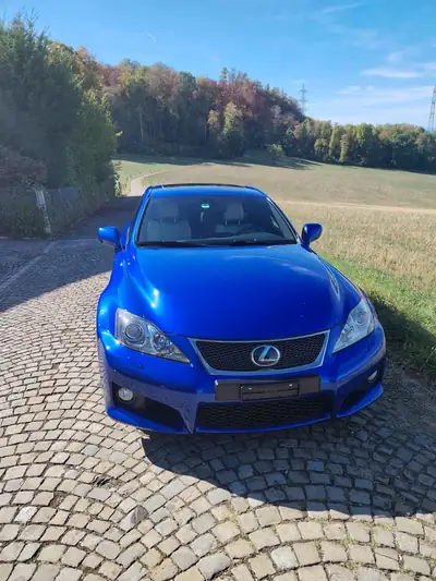 Lexus IS-F 2010 — Berline sportive 423 ch, finition premium bleu métallisé — Detail
