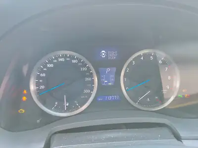 Lexus IS-F 2010 — Berline sportive 423 ch, finition premium bleu métallisé — Innenraum