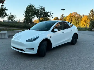 Tesla Model Y Standard RWD 2023 — 52 500 km, batterie 96.4%, garantie jusqu'à 160 000 km — Seitenansicht