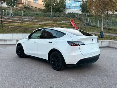 Tesla Model Y Standard RWD 2023 — 52 500 km, batterie 96.4%, garantie jusqu'à 160 000 km — Innenraum